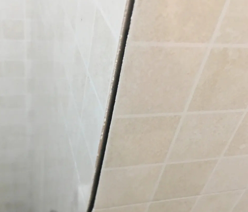 阿拉善右瓷砖空鼓维修公司分享阳台瓷砖脱落的修复过程可以分为以下几个步骤